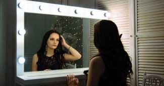 The mirror technique to improve your self-esteem